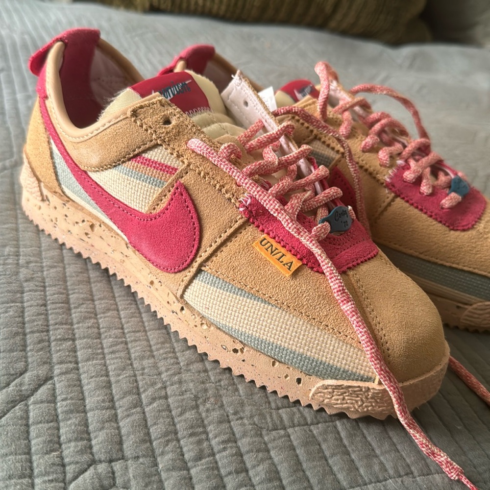 Union Nike Cortez collab Mint condition never worn. Men 5 fits women 6.5